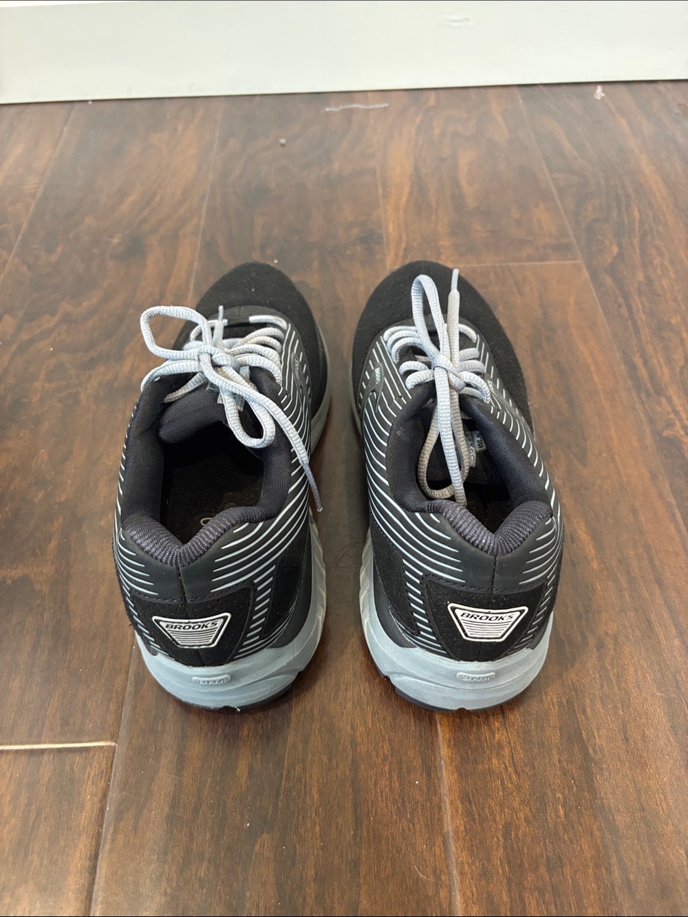 Men’s Brooks Addiction Walker Suede - Picture 8 of 10